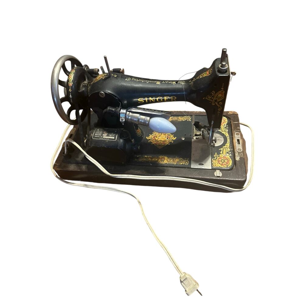 Singer - Picture 3 of 15